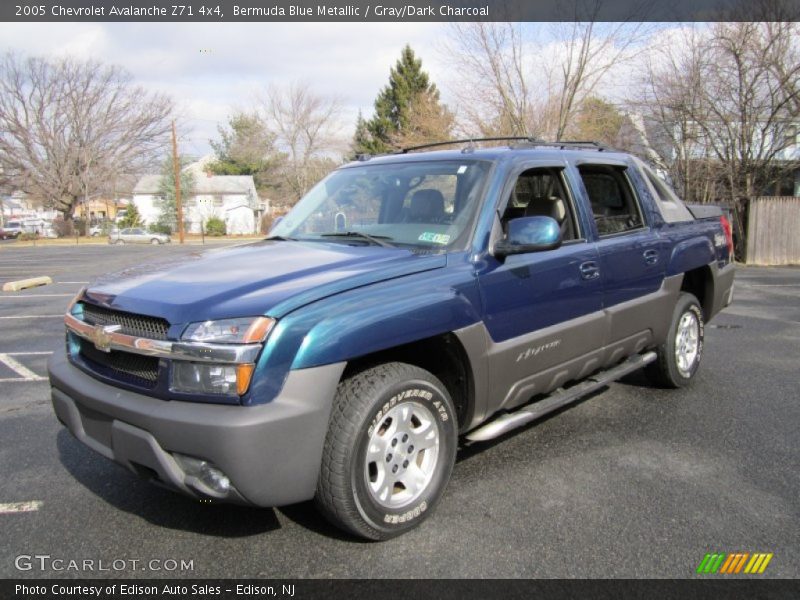 Front 3/4 View of 2005 Avalanche Z71 4x4