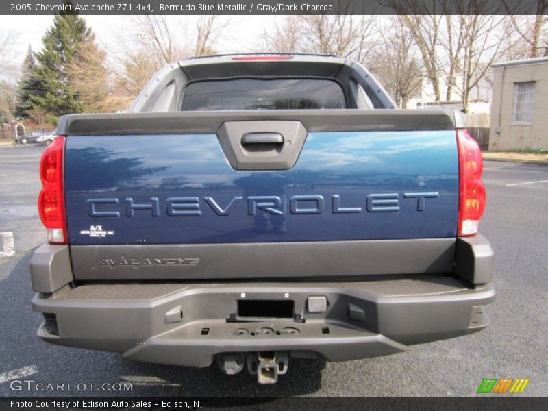 Bermuda Blue Metallic / Gray/Dark Charcoal 2005 Chevrolet Avalanche Z71 4x4