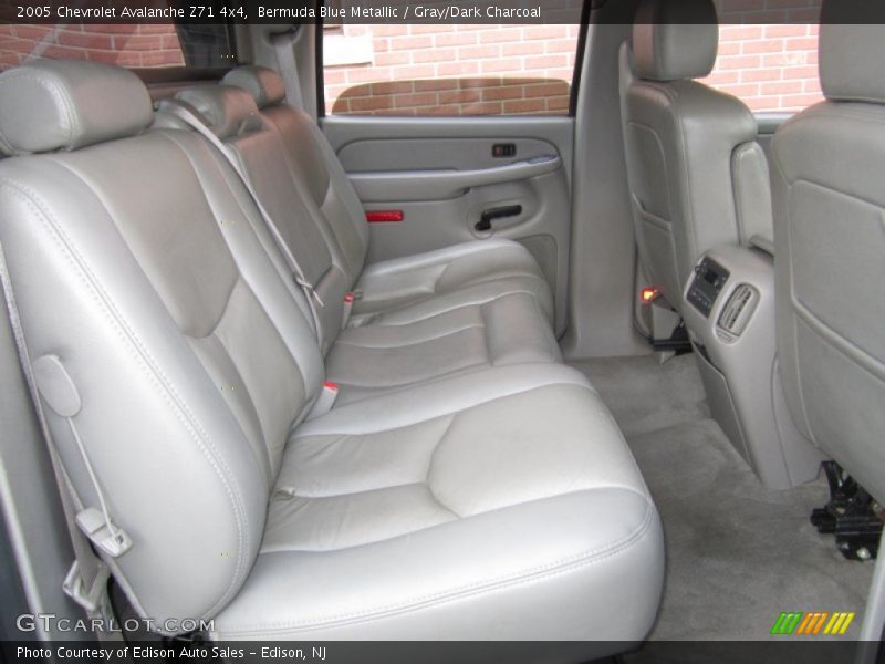 Bermuda Blue Metallic / Gray/Dark Charcoal 2005 Chevrolet Avalanche Z71 4x4