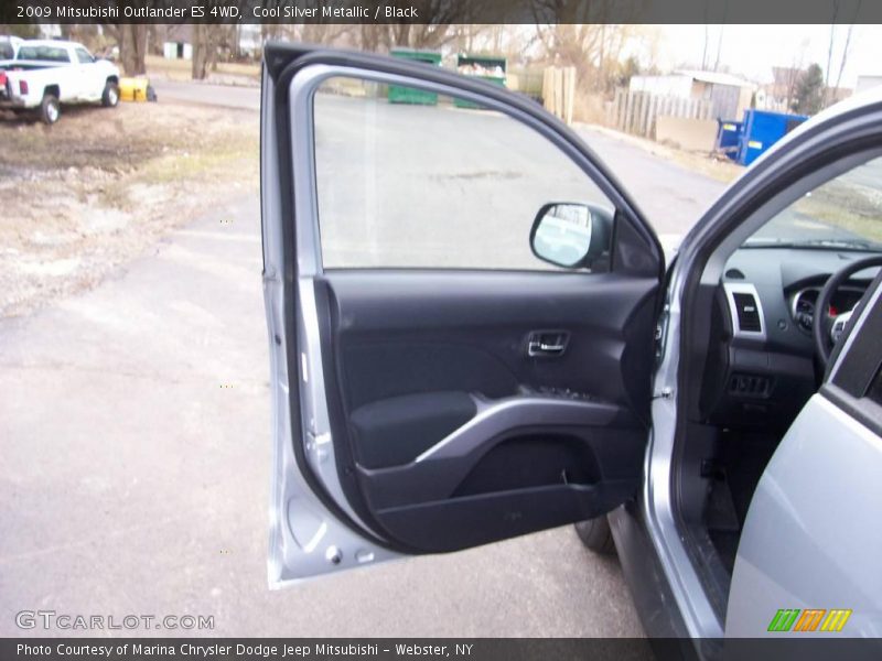 Cool Silver Metallic / Black 2009 Mitsubishi Outlander ES 4WD