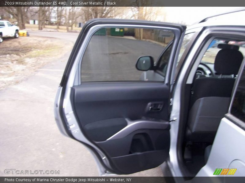Cool Silver Metallic / Black 2009 Mitsubishi Outlander ES 4WD