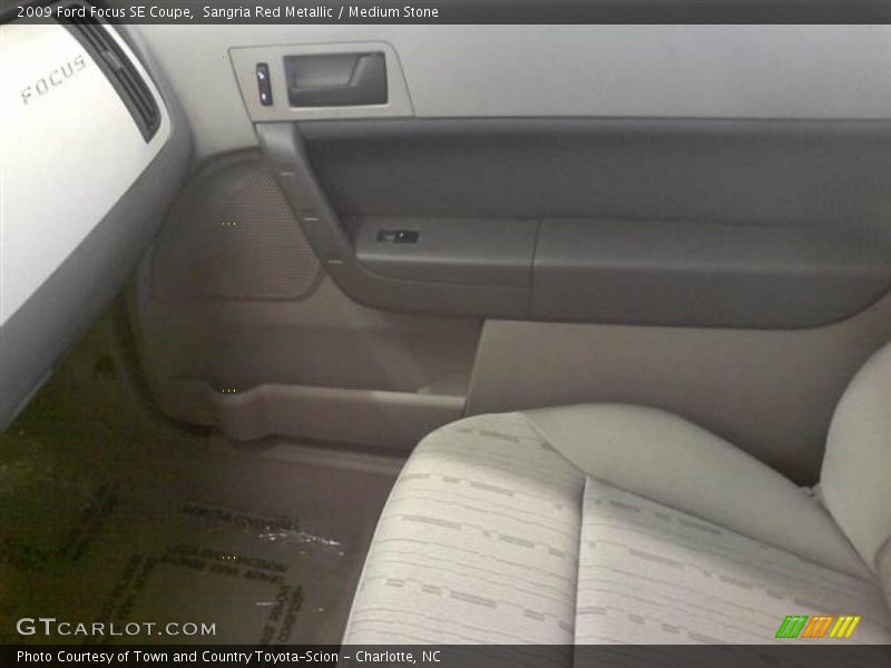 Sangria Red Metallic / Medium Stone 2009 Ford Focus SE Coupe