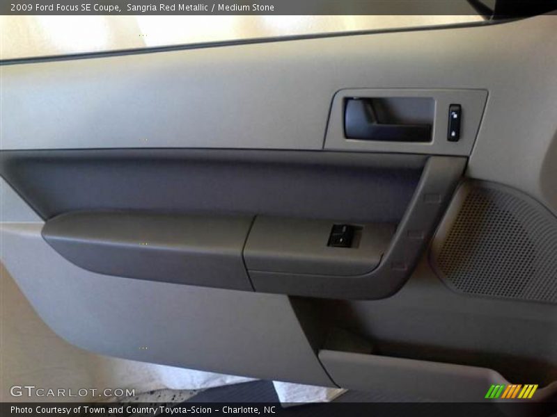 Sangria Red Metallic / Medium Stone 2009 Ford Focus SE Coupe