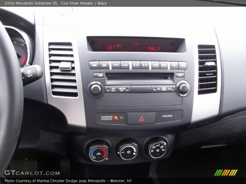 Cool Silver Metallic / Black 2009 Mitsubishi Outlander ES
