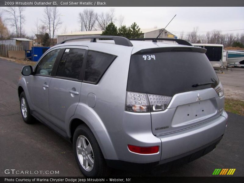 Cool Silver Metallic / Black 2009 Mitsubishi Outlander ES