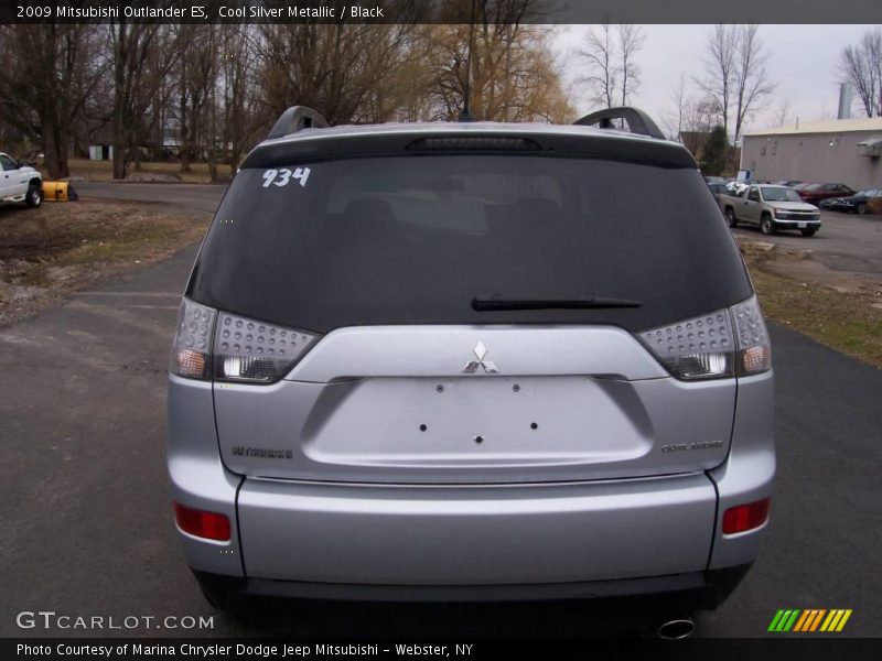 Cool Silver Metallic / Black 2009 Mitsubishi Outlander ES