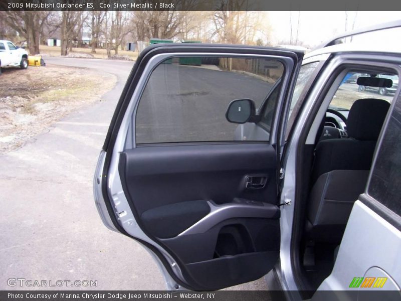 Cool Silver Metallic / Black 2009 Mitsubishi Outlander ES