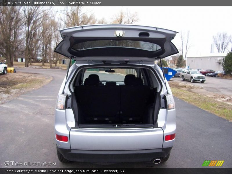 Cool Silver Metallic / Black 2009 Mitsubishi Outlander ES