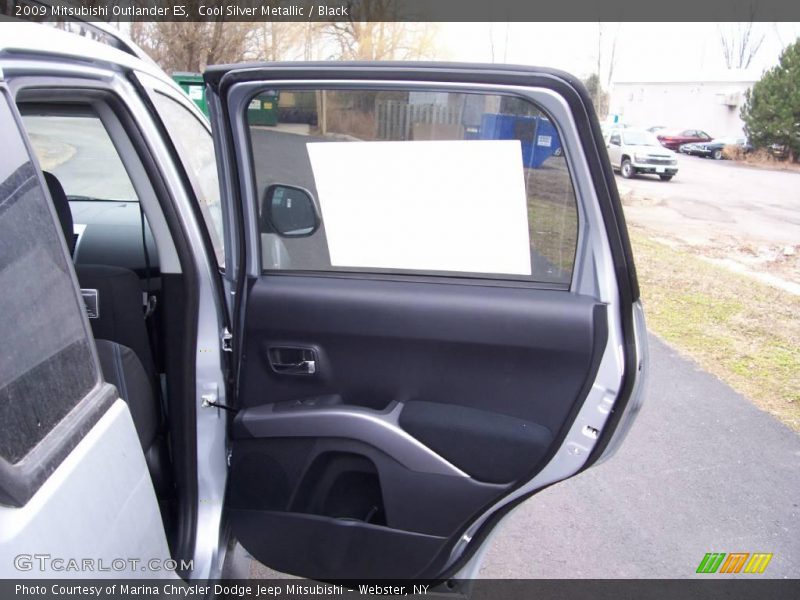 Cool Silver Metallic / Black 2009 Mitsubishi Outlander ES