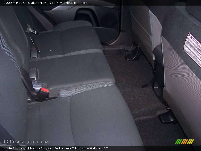 Cool Silver Metallic / Black 2009 Mitsubishi Outlander ES