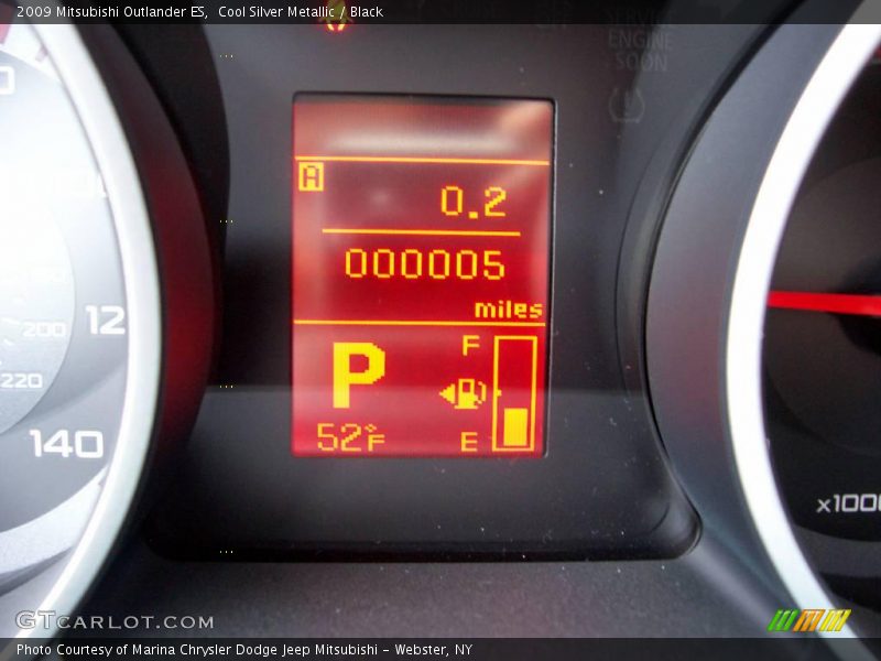 Cool Silver Metallic / Black 2009 Mitsubishi Outlander ES