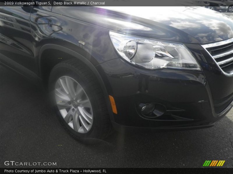 Deep Black Metallic / Charcoal 2009 Volkswagen Tiguan S