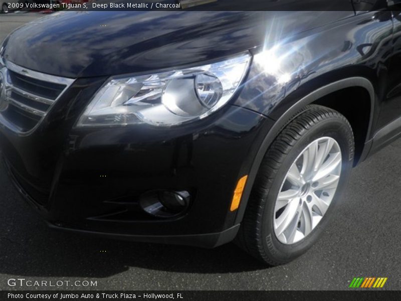 Deep Black Metallic / Charcoal 2009 Volkswagen Tiguan S
