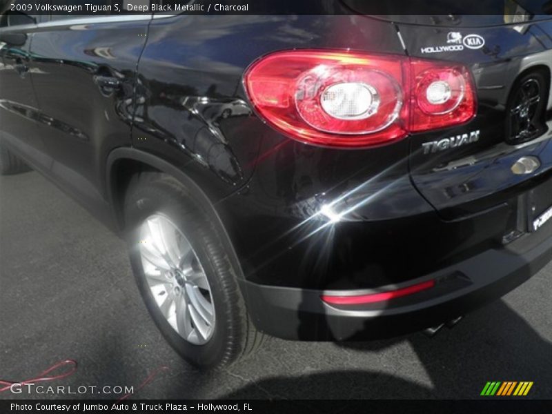 Deep Black Metallic / Charcoal 2009 Volkswagen Tiguan S