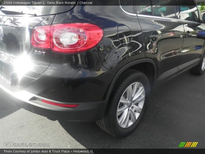 Deep Black Metallic / Charcoal 2009 Volkswagen Tiguan S