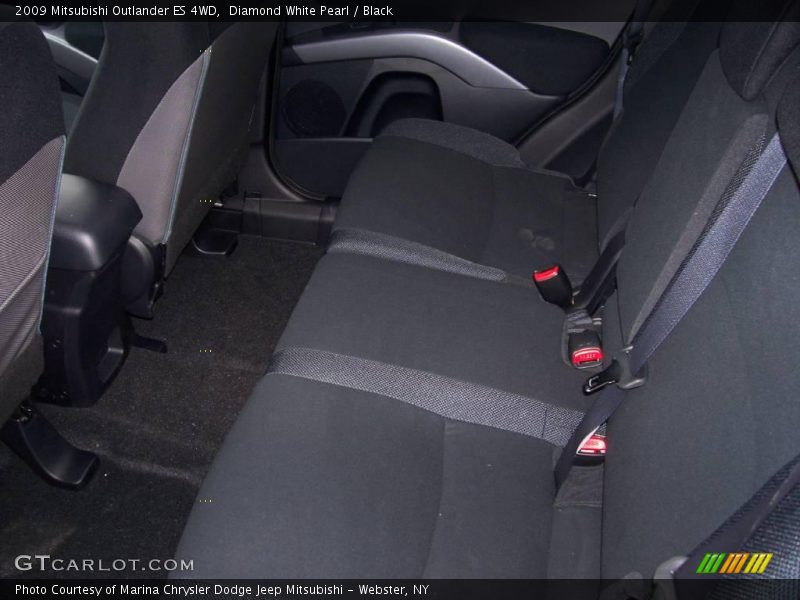 Diamond White Pearl / Black 2009 Mitsubishi Outlander ES 4WD