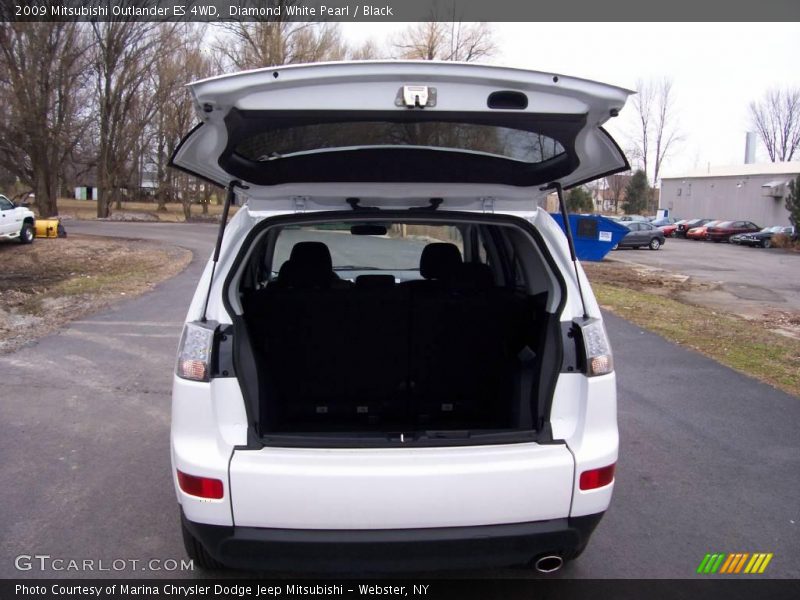 Diamond White Pearl / Black 2009 Mitsubishi Outlander ES 4WD