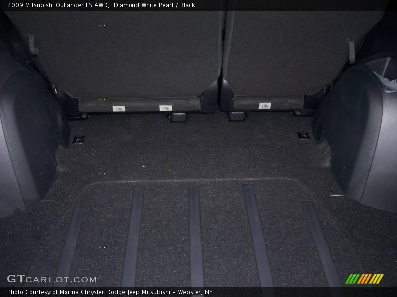 Diamond White Pearl / Black 2009 Mitsubishi Outlander ES 4WD