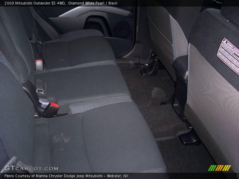 Diamond White Pearl / Black 2009 Mitsubishi Outlander ES 4WD