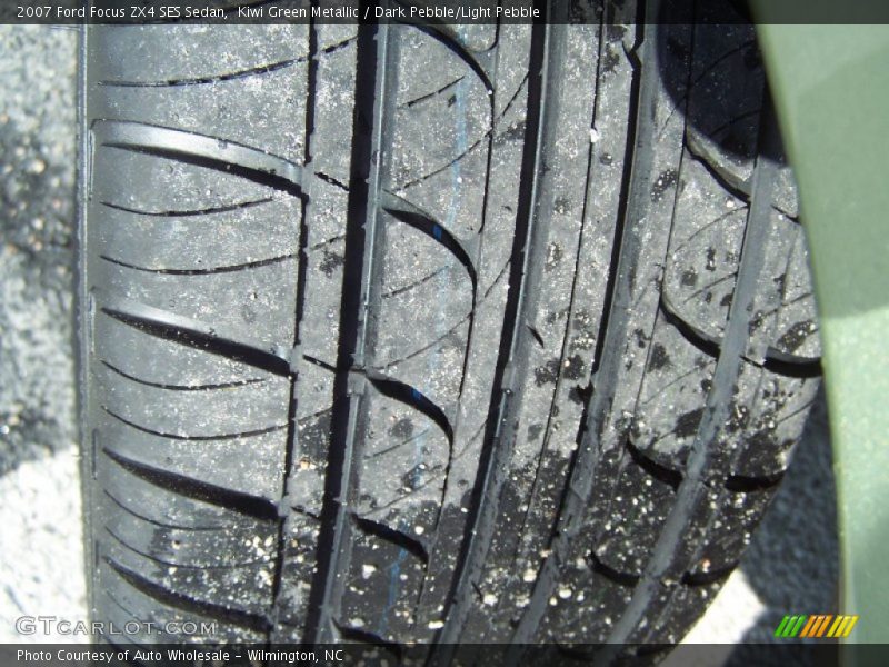 Kiwi Green Metallic / Dark Pebble/Light Pebble 2007 Ford Focus ZX4 SES Sedan