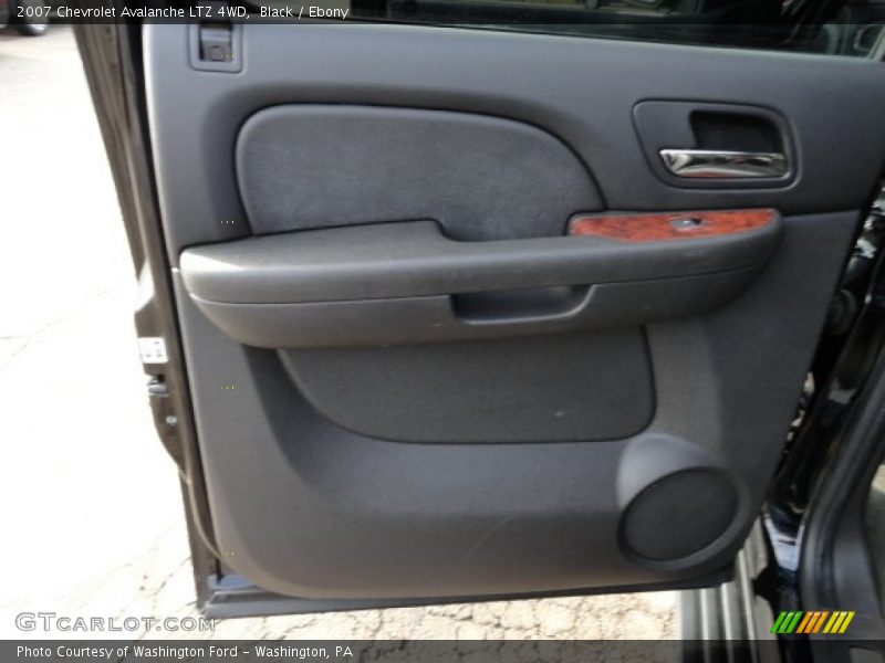 Black / Ebony 2007 Chevrolet Avalanche LTZ 4WD
