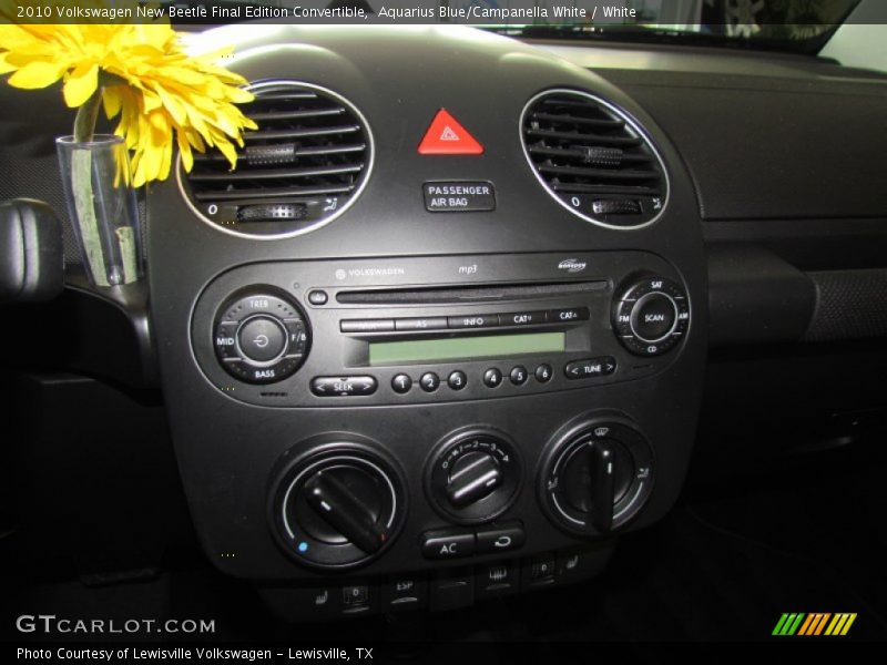Aquarius Blue/Campanella White / White 2010 Volkswagen New Beetle Final Edition Convertible