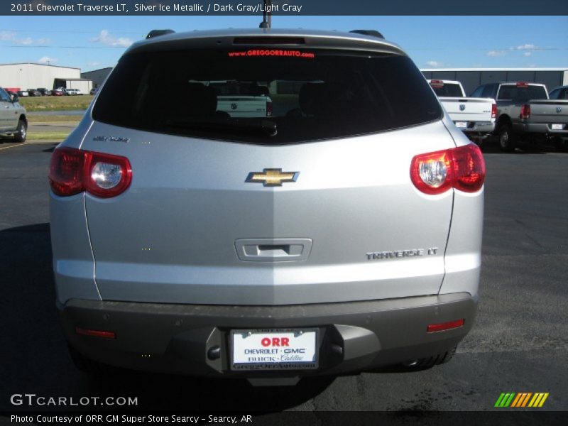 Silver Ice Metallic / Dark Gray/Light Gray 2011 Chevrolet Traverse LT