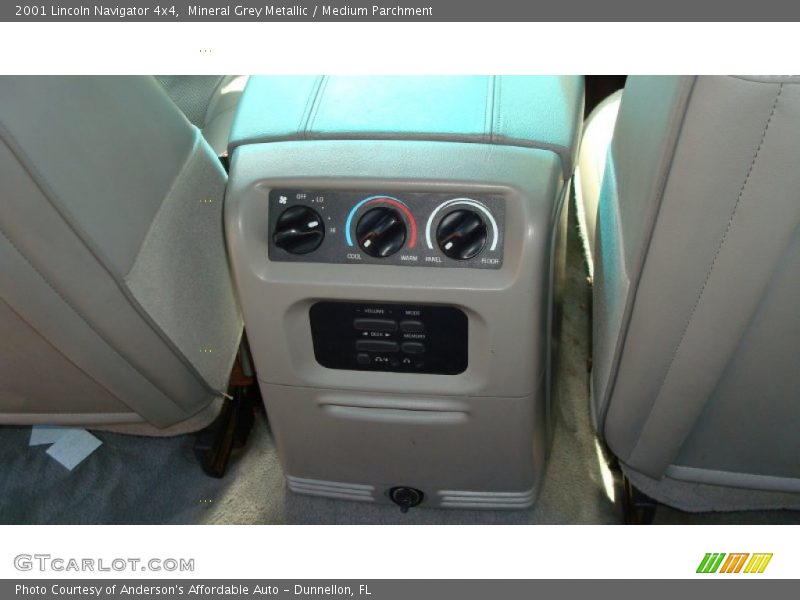 Mineral Grey Metallic / Medium Parchment 2001 Lincoln Navigator 4x4