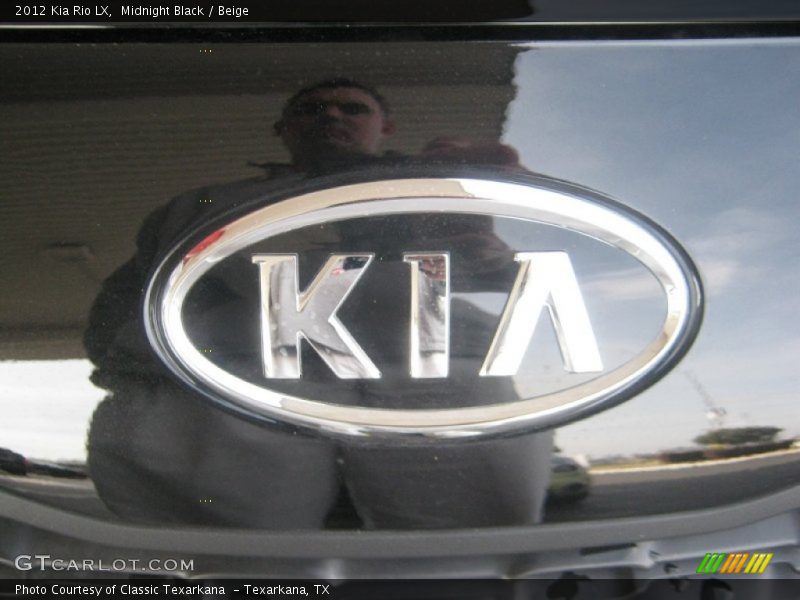 Midnight Black / Beige 2012 Kia Rio LX