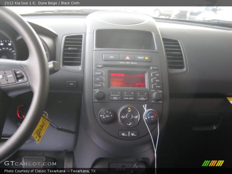 Dune Beige / Black Cloth 2012 Kia Soul 1.6