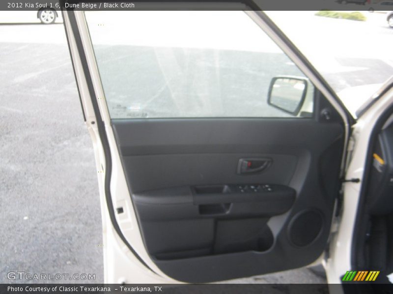Dune Beige / Black Cloth 2012 Kia Soul 1.6