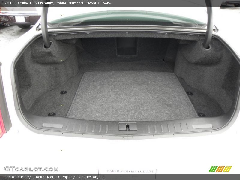 White Diamond Tricoat / Ebony 2011 Cadillac DTS Premium