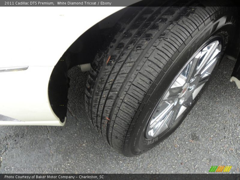 White Diamond Tricoat / Ebony 2011 Cadillac DTS Premium