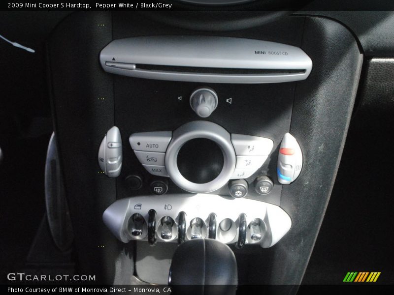 Controls of 2009 Cooper S Hardtop
