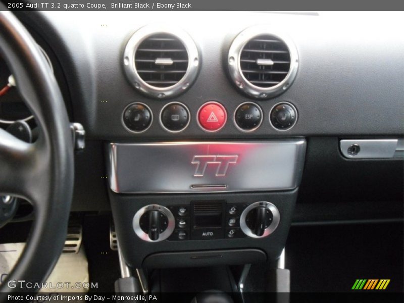 Controls of 2005 TT 3.2 quattro Coupe