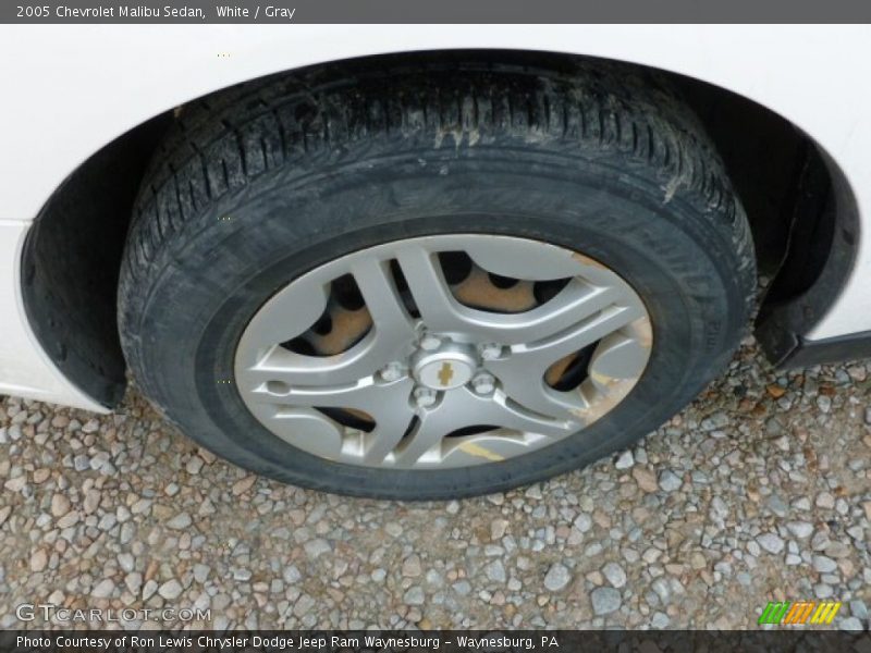 White / Gray 2005 Chevrolet Malibu Sedan