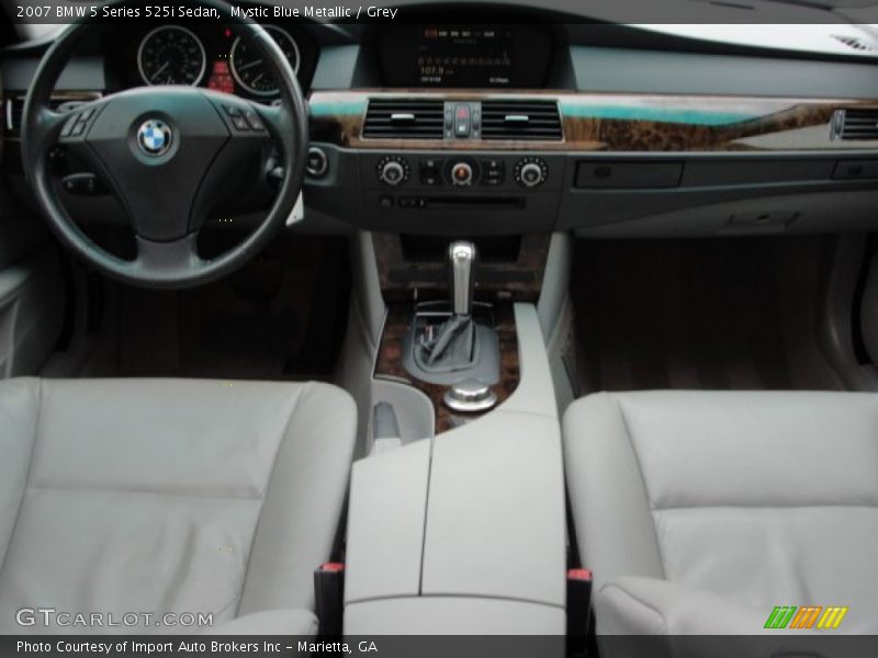 Dashboard of 2007 5 Series 525i Sedan