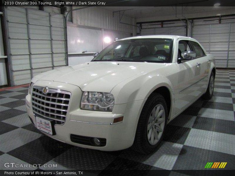 Bright White / Dark Slate Gray 2010 Chrysler 300 Touring