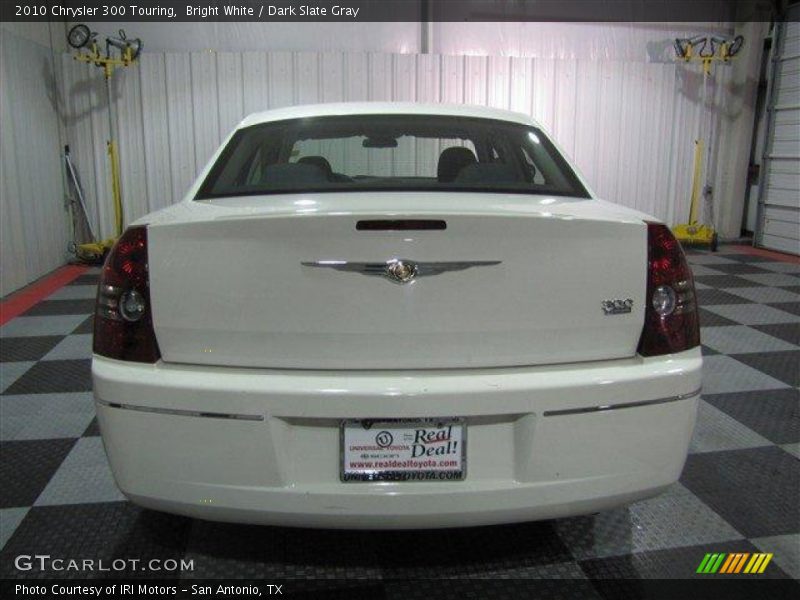 Bright White / Dark Slate Gray 2010 Chrysler 300 Touring