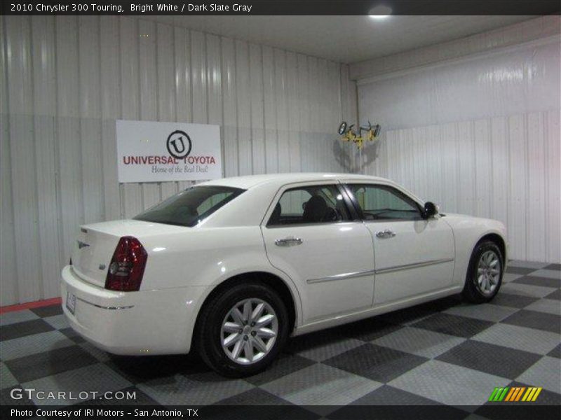 Bright White / Dark Slate Gray 2010 Chrysler 300 Touring