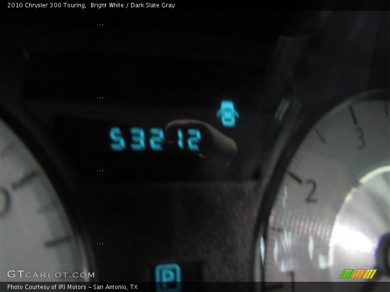 Bright White / Dark Slate Gray 2010 Chrysler 300 Touring