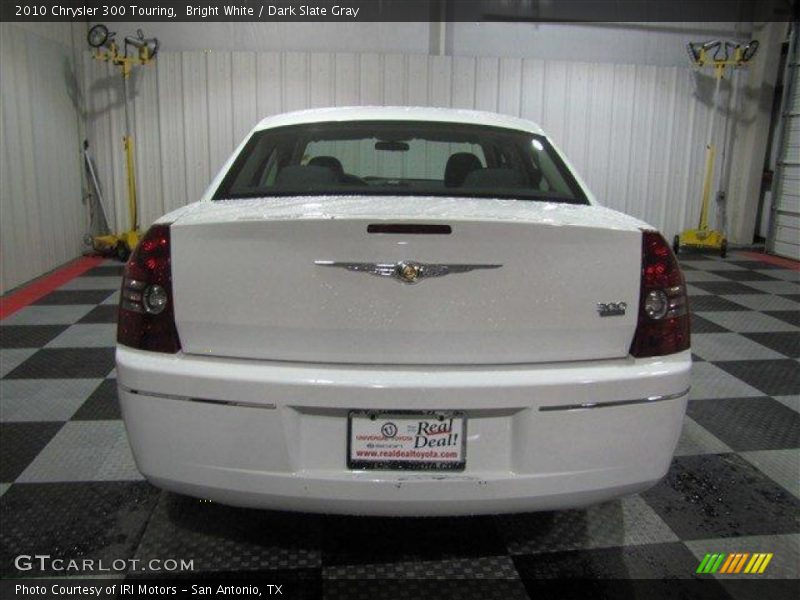 Bright White / Dark Slate Gray 2010 Chrysler 300 Touring