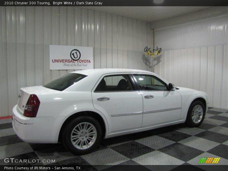 Bright White / Dark Slate Gray 2010 Chrysler 300 Touring