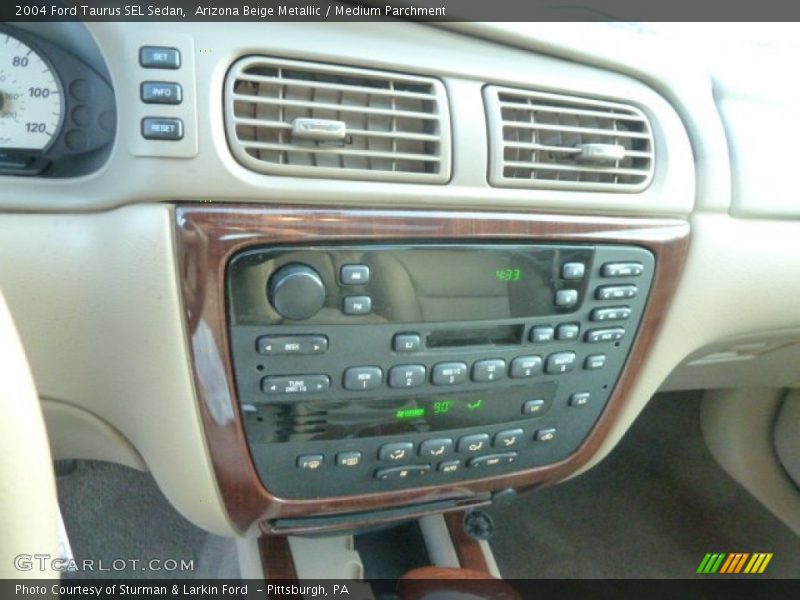 Arizona Beige Metallic / Medium Parchment 2004 Ford Taurus SEL Sedan