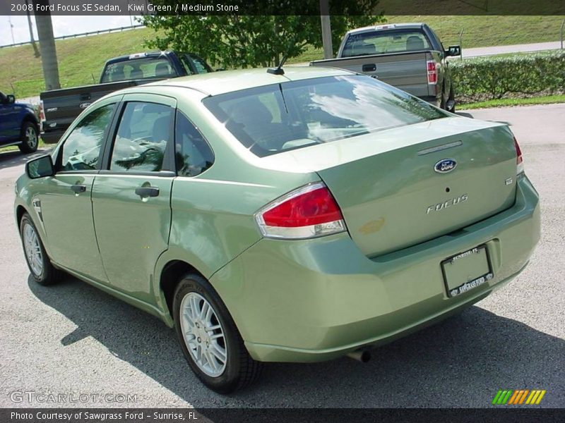 Kiwi Green / Medium Stone 2008 Ford Focus SE Sedan
