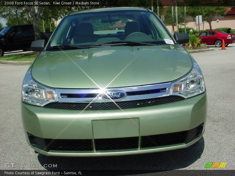 Kiwi Green / Medium Stone 2008 Ford Focus SE Sedan