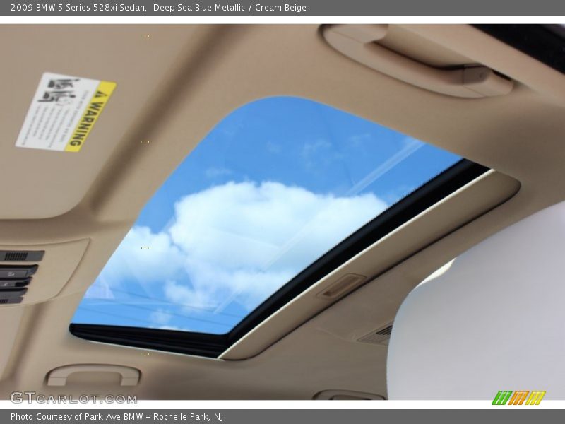 Sunroof of 2009 5 Series 528xi Sedan