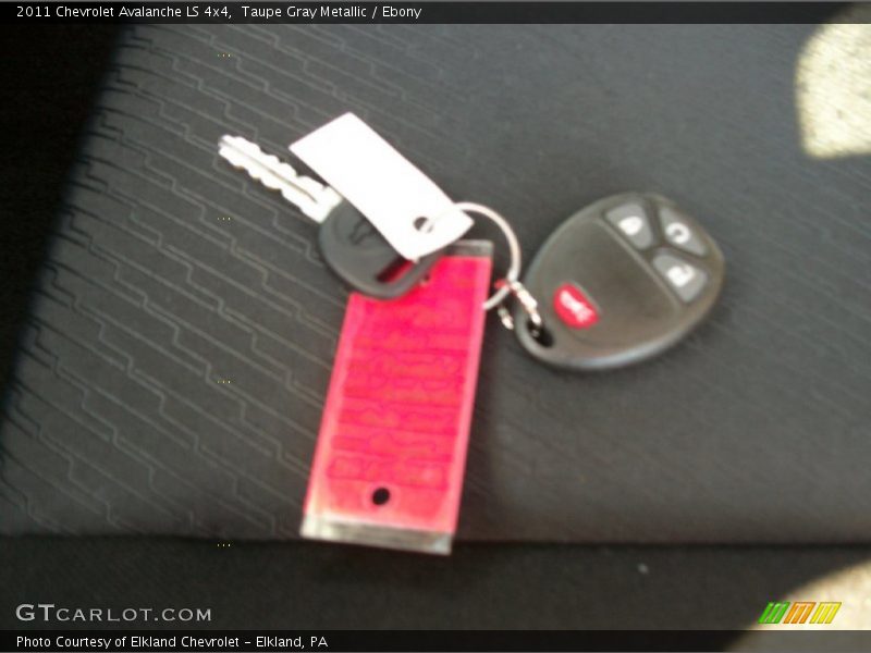 Taupe Gray Metallic / Ebony 2011 Chevrolet Avalanche LS 4x4