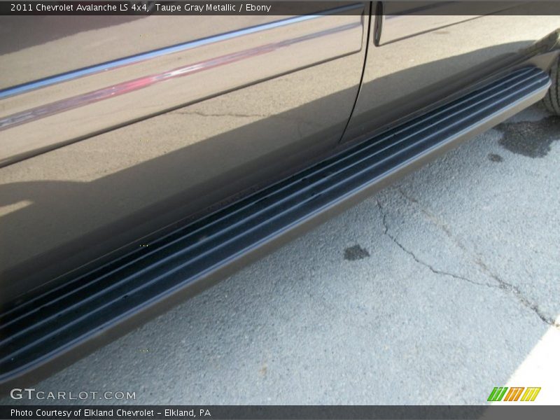 Taupe Gray Metallic / Ebony 2011 Chevrolet Avalanche LS 4x4