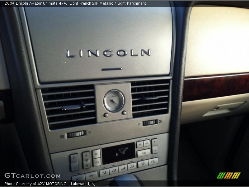 Light French Silk Metallic / Light Parchment 2004 Lincoln Aviator Ultimate 4x4